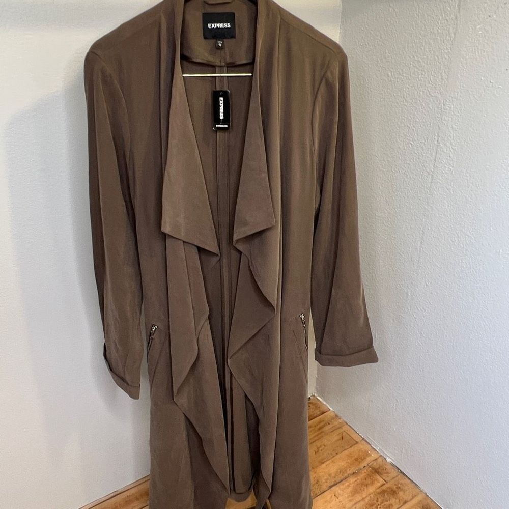 Express Belted Flyaway Soft Trench coat in a Brown XL